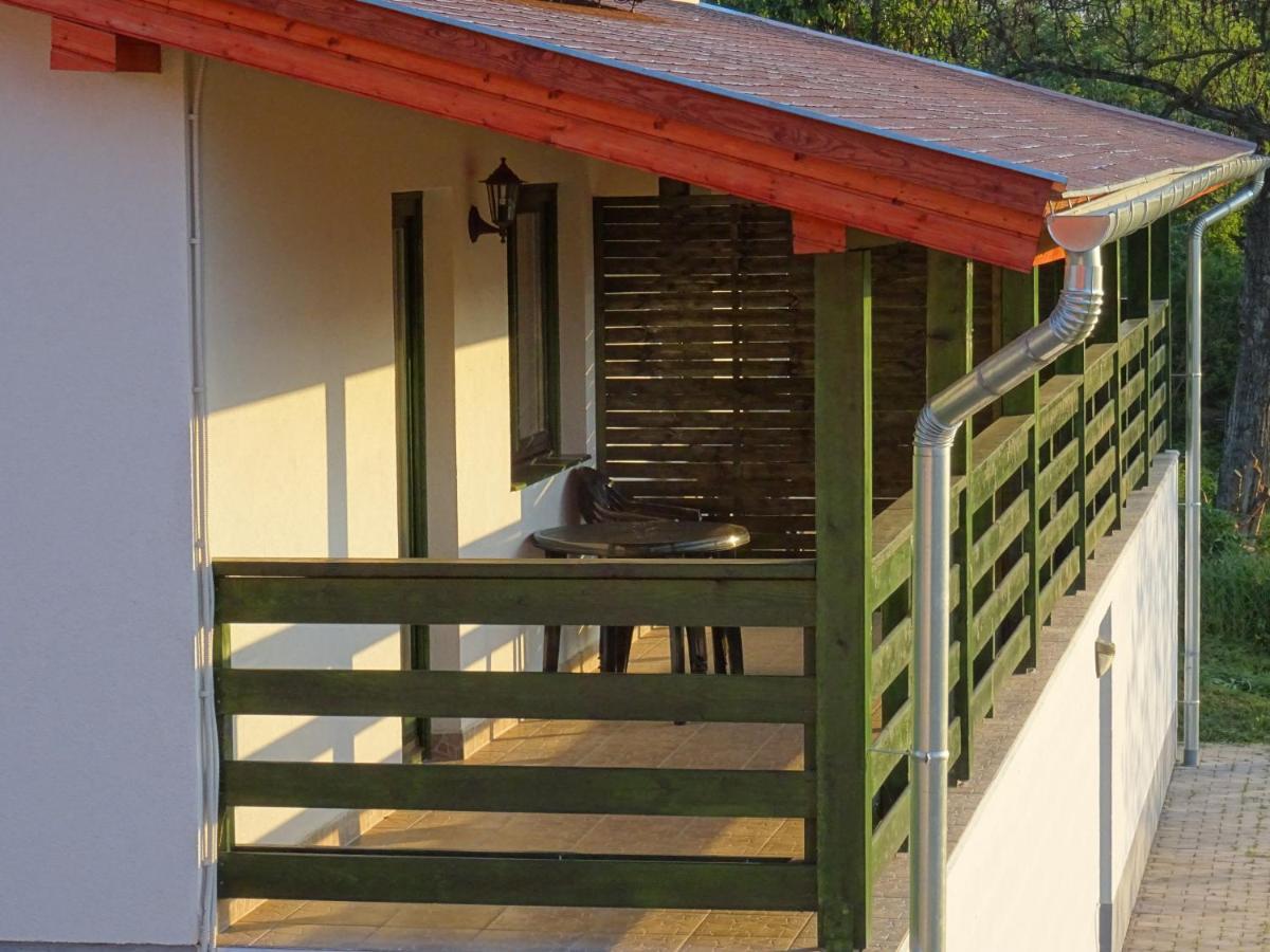Kisrejtek Apartmanhaz Lispeszentadorján Exteriör bild