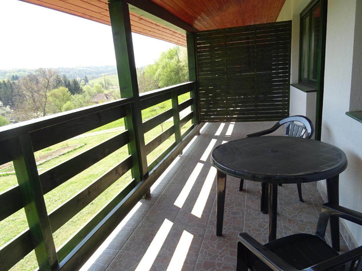 Kisrejtek Apartmanhaz Lispeszentadorján Exteriör bild
